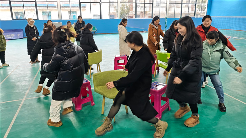 羅平縣舊屋基鄉(xiāng)政府職工共慶元旦，文體活動精彩紛呈